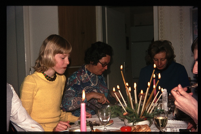 27.Regensburg dec 1974 Ilse,Mama,Marion.JPG